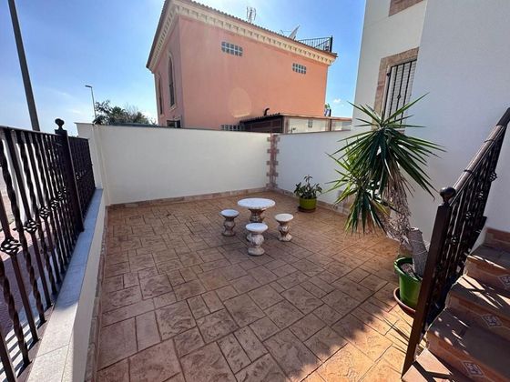 Foto 2 de Chalet en venta en calle Oscar Espla de 3 habitaciones con terraza y piscina