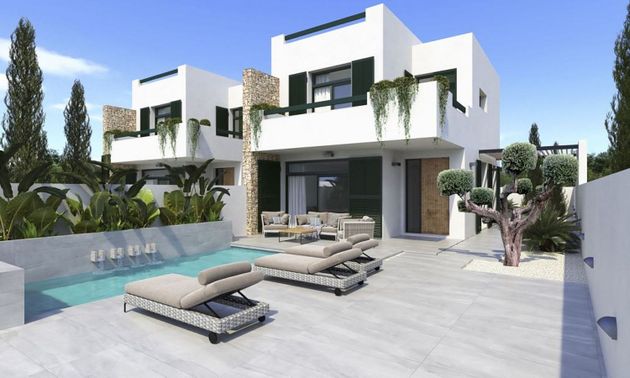 Foto 1 de Chalet en venta en calle Manuel de Falla de 3 habitaciones con terraza y piscina