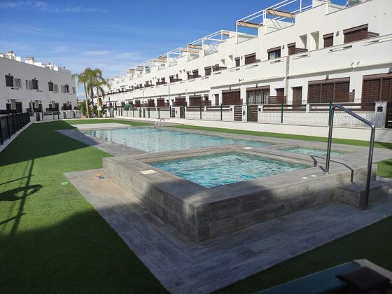 Foto 2 de Casa adossada en venda a La Siesta - El Salado - Torreta de 3 habitacions amb terrassa i piscina