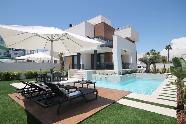 Foto 1 de Chalet en venta en La Siesta - El Salado - Torreta de 4 habitaciones con terraza y piscina