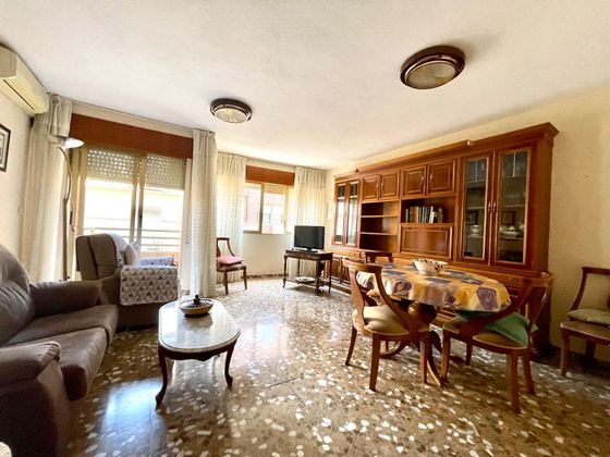 Foto 1 de Alquiler de piso en Centro - Alicante de 3 habitaciones con terraza y muebles