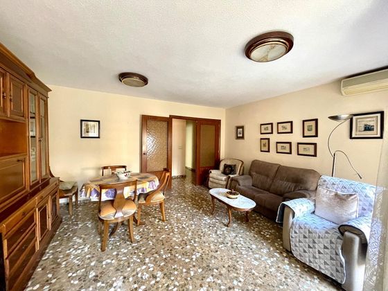 Foto 2 de Alquiler de piso en Centro - Alicante de 3 habitaciones con terraza y muebles