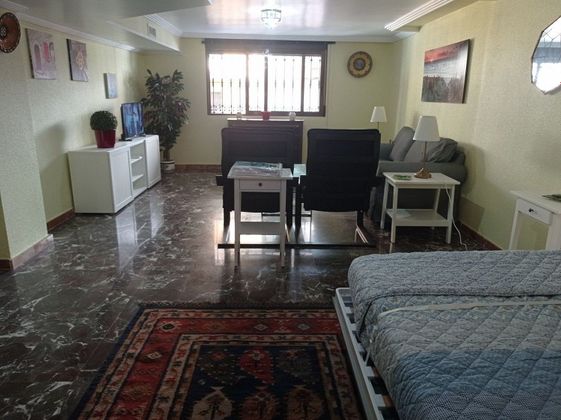 Foto 2 de Alquiler de estudio en San Blas - Santo Domigo con garaje y muebles