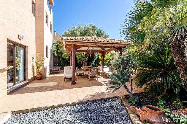 Foto 1 de Casa en venda a calle Velero de 5 habitacions amb terrassa i piscina