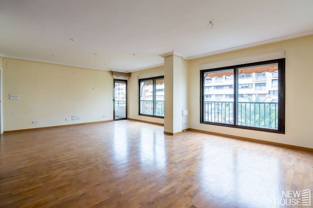 Foto 1 de Piso en venta en Ensanche - Diputación de 5 habitaciones con terraza y garaje