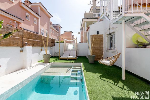 Foto 2 de Xalet en venda a calle De Finlandia de 3 habitacions amb terrassa i piscina
