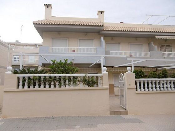 Foto 1 de Casa en venda a Los Arenales del Sol de 4 habitacions amb terrassa i garatge