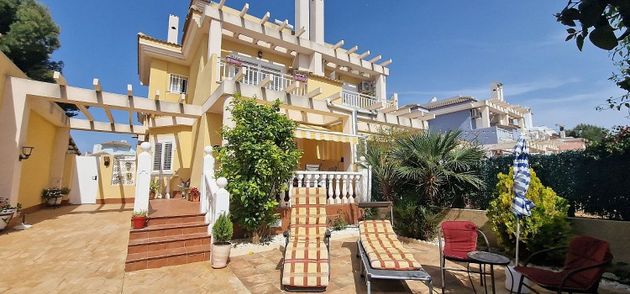 Foto 1 de Casa en venda a calle Monte de Santa Pola de 3 habitacions amb terrassa i piscina