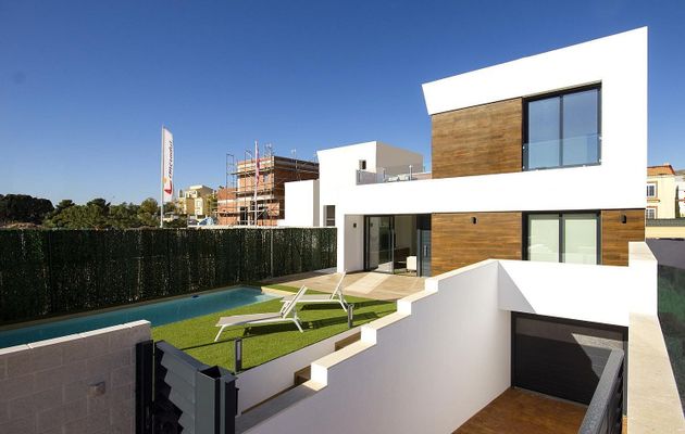 Foto 2 de Casa en venda a Pueblo Español-Coveta Fumá de 3 habitacions amb terrassa i piscina