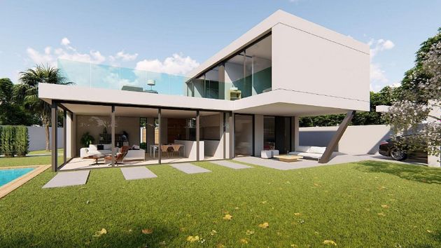 Foto 2 de Casa en venda a Colonia Escandinavia-Cautivador de 3 habitacions amb terrassa i piscina