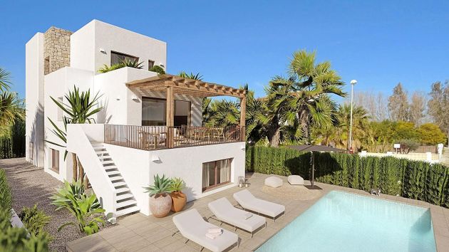 Foto 1 de Casa en venta en Oliva Playa de 5 habitaciones con terraza y piscina