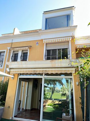 Foto 2 de Casa adossada en venda a Alicante Golf de 4 habitacions amb terrassa i piscina