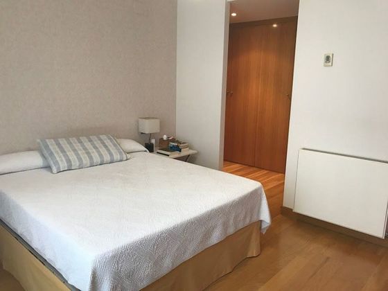 Foto 2 de Dúplex en venda a Ensanche - Diputación de 3 habitacions amb mobles i balcó