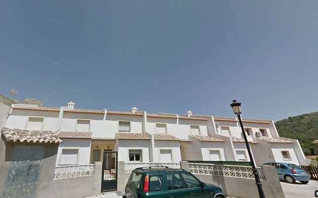 Foto 1 de Casa adossada en venda a calle De la Foia de 3 habitacions amb terrassa i piscina