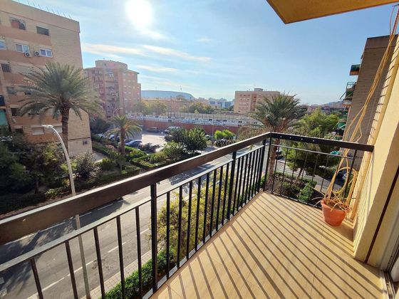 Foto 1 de Pis en venda a Cuatrocientas Viviendas de 4 habitacions amb balcó i ascensor