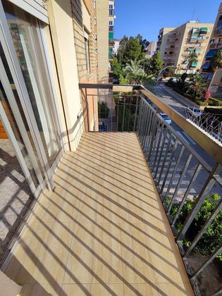 Foto 2 de Pis en venda a Cuatrocientas Viviendas de 4 habitacions amb balcó i ascensor