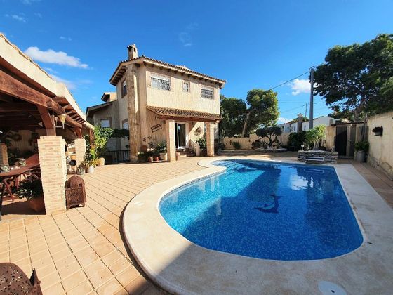 Foto 1 de Chalet en venta en Pueblo Español-Coveta Fumá de 6 habitaciones con terraza y piscina