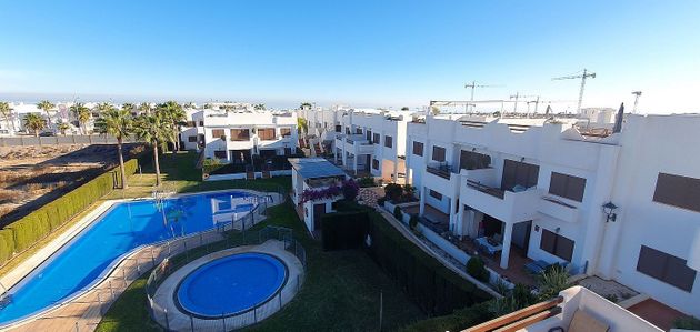 Foto 2 de Àtic en venda a calle Lisboa de 2 habitacions amb terrassa i piscina
