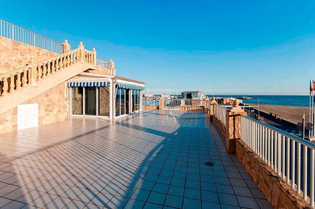 Foto 1 de Chalet en venta en Campello Playa de 7 habitaciones con terraza y piscina