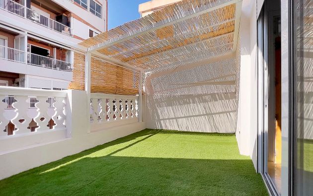 Foto 1 de Àtic en venda a Mercado de 2 habitacions amb terrassa i aire acondicionat