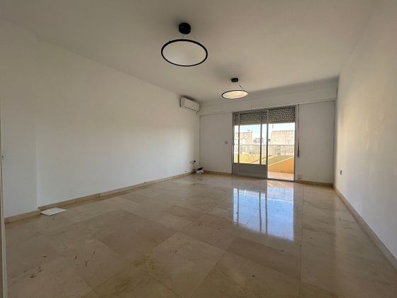 Foto 1 de Piso en venta en Alcalde Felipe Mallol de 4 habitaciones con terraza y aire acondicionado