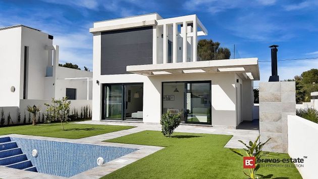 Foto 1 de Casa en venda a avenida Del Fabraquer de 4 habitacions amb terrassa i piscina