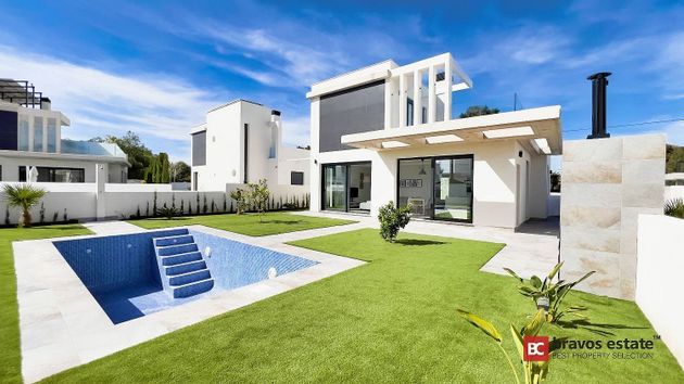 Foto 2 de Casa en venda a avenida Del Fabraquer de 4 habitacions amb terrassa i piscina