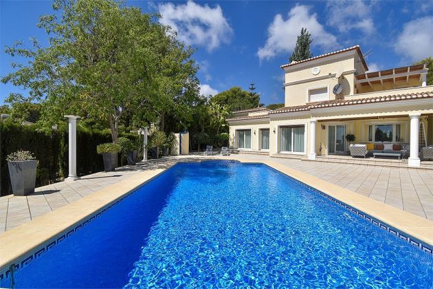 Foto 2 de Casa en venda a calle Niellafanadix de 4 habitacions amb terrassa i piscina