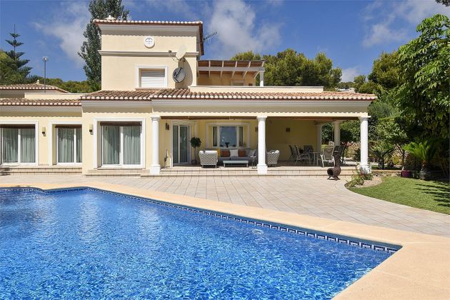 Foto 1 de Casa en venda a calle Niellafanadix de 4 habitacions amb terrassa i piscina
