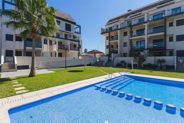 Foto 1 de Venta de piso en calle Mar Jónica de 2 habitaciones con terraza y piscina