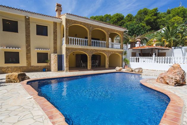 Foto 2 de Casa en venta en urbanización Bella Vista de 5 habitaciones con terraza y piscina
