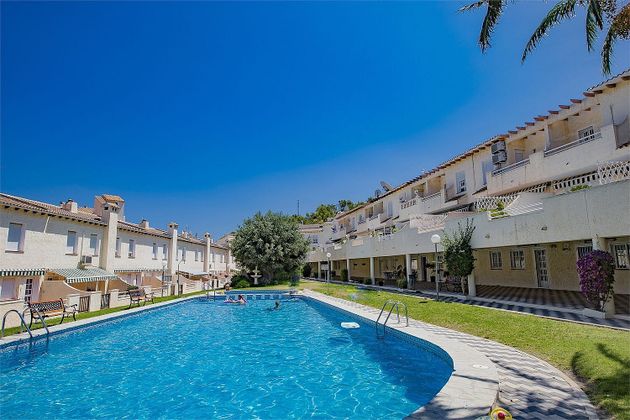 Foto 1 de Casa en venda a calle Badia de 3 habitacions amb terrassa i piscina