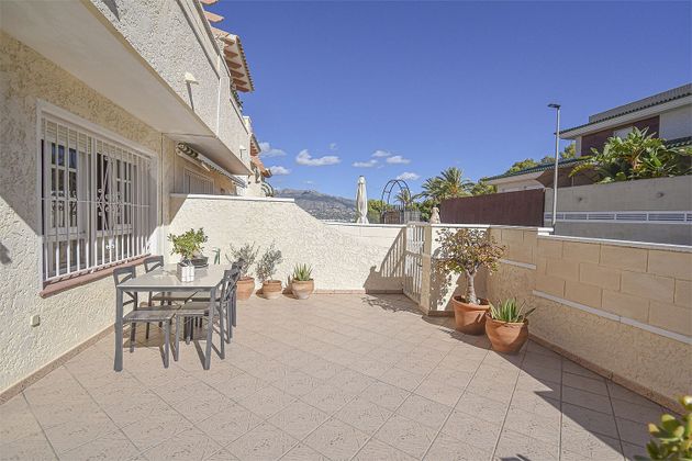 Foto 2 de Casa en venda a calle Badia de 3 habitacions amb terrassa i piscina