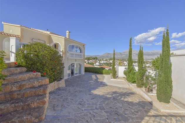Foto 1 de Casa en venda a calle Els Olius de 4 habitacions amb terrassa i garatge