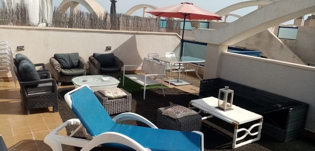 Foto 2 de Alquiler de ático en calle Mar de 2 habitaciones con terraza y piscina
