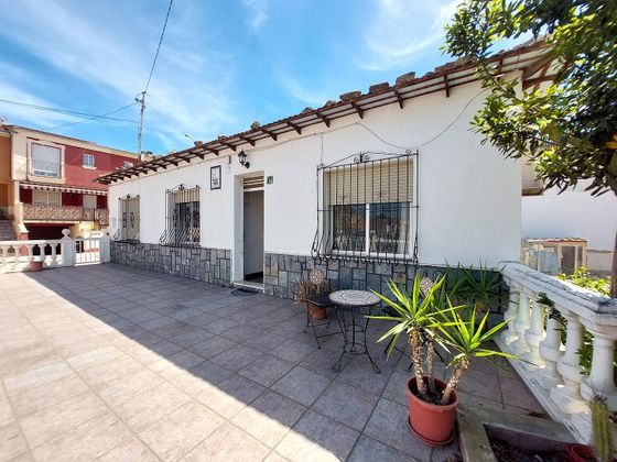 Foto 1 de Xalet en venda a avenida Callosa Segura de 3 habitacions amb terrassa i jardí