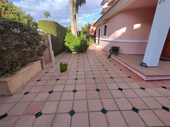 Foto 2 de Venta de chalet en Bonalba-Cotoveta de 5 habitaciones con terraza y piscina