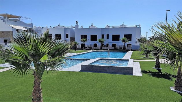 Foto 1 de Piso en venta en Torre de la Horadada de 3 habitaciones con terraza y piscina