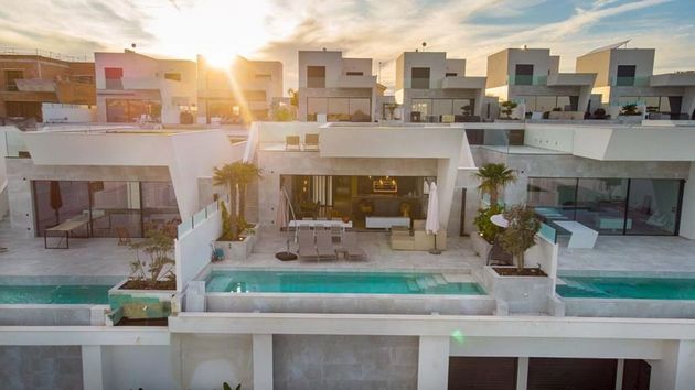 Foto 1 de Casa en venda a Ciudad Quesada de 4 habitacions amb terrassa i aire acondicionat