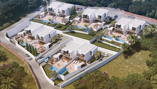 Foto 2 de Casa adossada en venda a Paichi de 3 habitacions amb terrassa i piscina