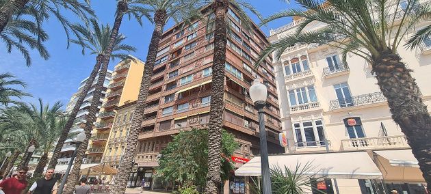 Foto 2 de Pis en venda a calle Ingeniero Lafarga de 5 habitacions amb aire acondicionat i ascensor