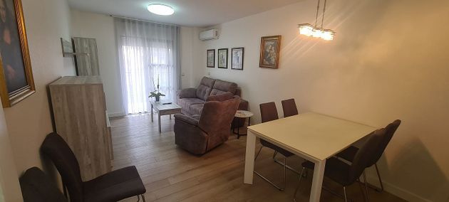 Foto 2 de Alquiler de piso en calle Jose Antonio Larramendi de 3 habitaciones con muebles y balcón