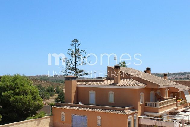 Foto 2 de Casa adosada en venta en Los Arenales del Sol de 3 habitaciones con terraza y piscina