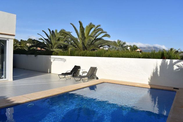 Foto 2 de Chalet en venta en Colonia Escandinavia-Cautivador de 4 habitaciones con terraza y piscina