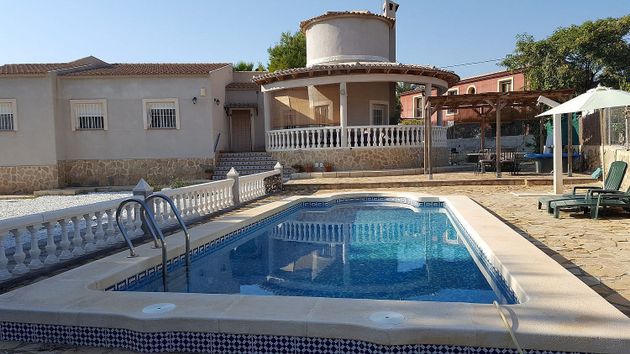 Foto 1 de Venta de chalet en Bonalba-Cotoveta de 3 habitaciones con terraza y piscina