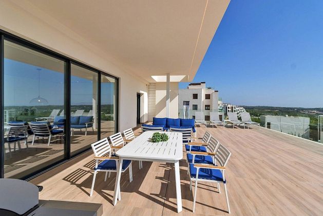 Foto 2 de Piso en venta en avenida De Las Colinas de 3 habitaciones con terraza y piscina