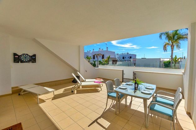 Foto 2 de Piso en venta en avenida Cofradías de 3 habitaciones con terraza y piscina