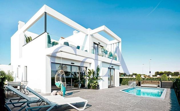 Foto 1 de Chalet en venta en Roda de 4 habitaciones con terraza y piscina