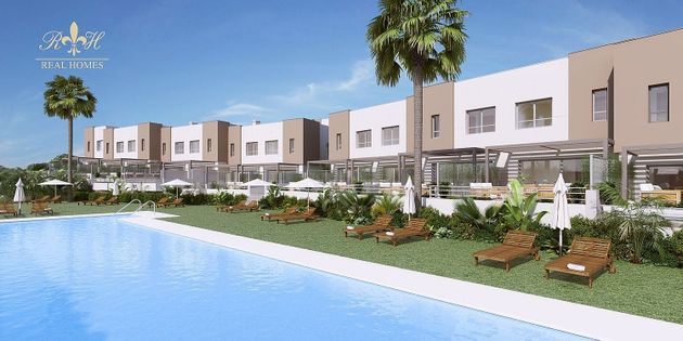 Foto 1 de Casa adossada en venda a Centro Urbano de 3 habitacions amb terrassa i piscina