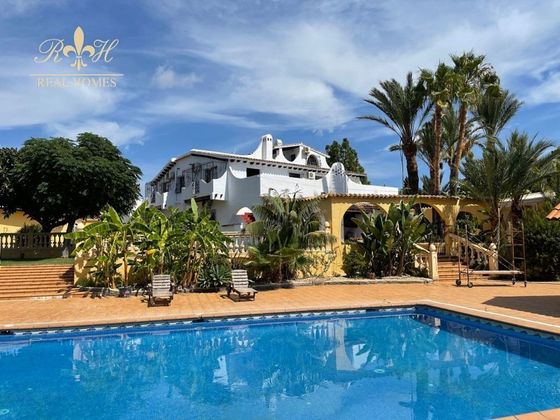 Foto 1 de Chalet en venta en Nucia (la) de 6 habitaciones con terraza y piscina